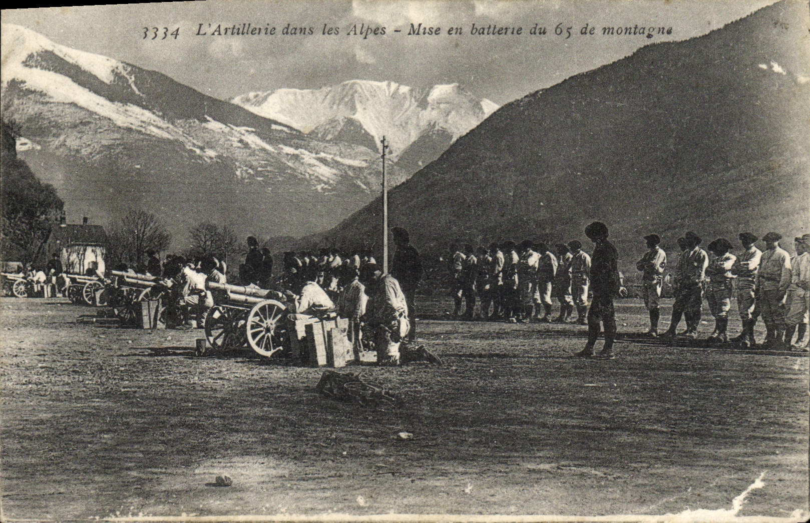CPA Militaria Chasseurs alpins L'artillerie dans les Alpes Mise en batterie du 65 de montagne
