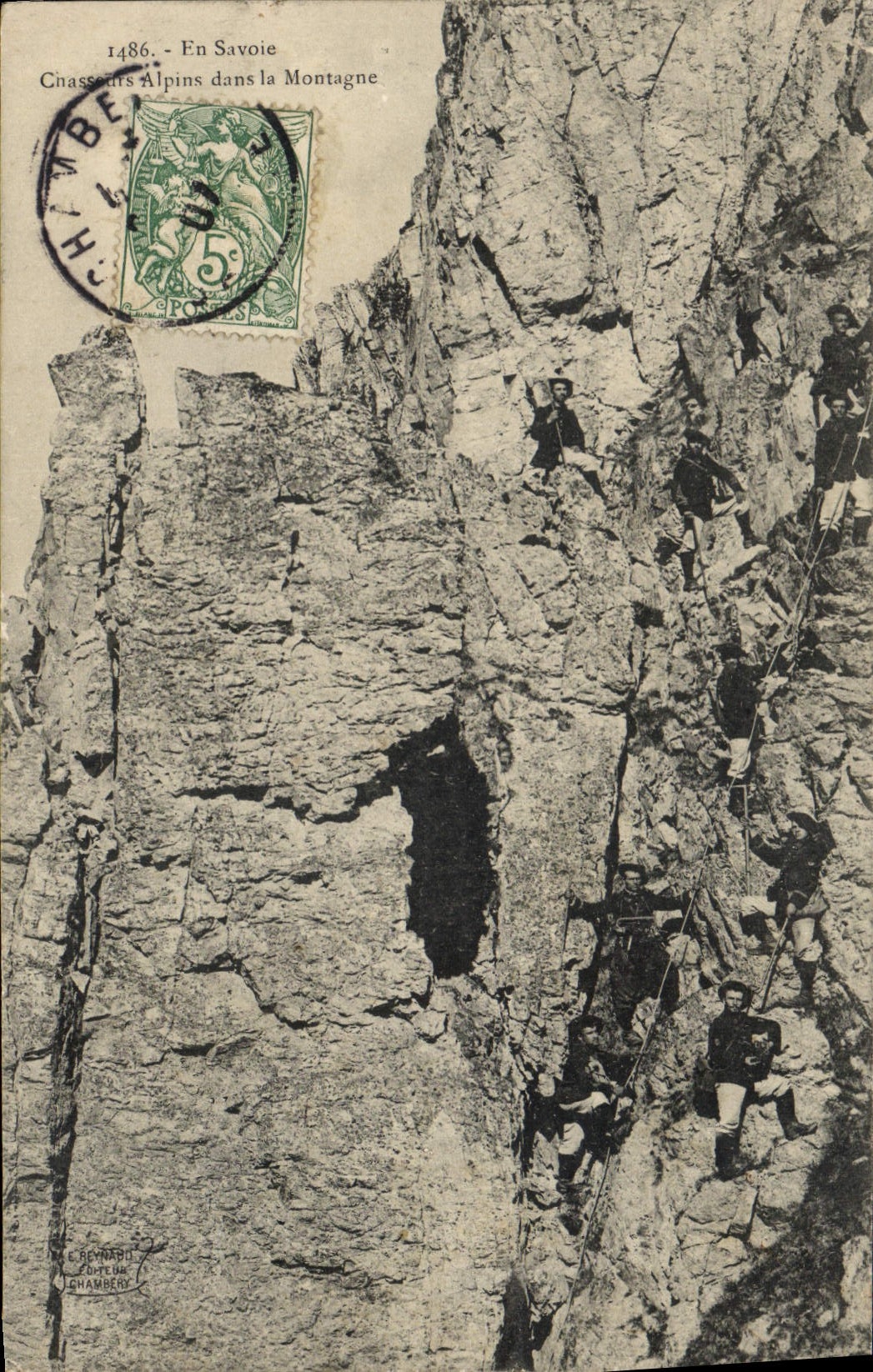 CPA Militaria Chasseurs alpins dans la montagne Savoie