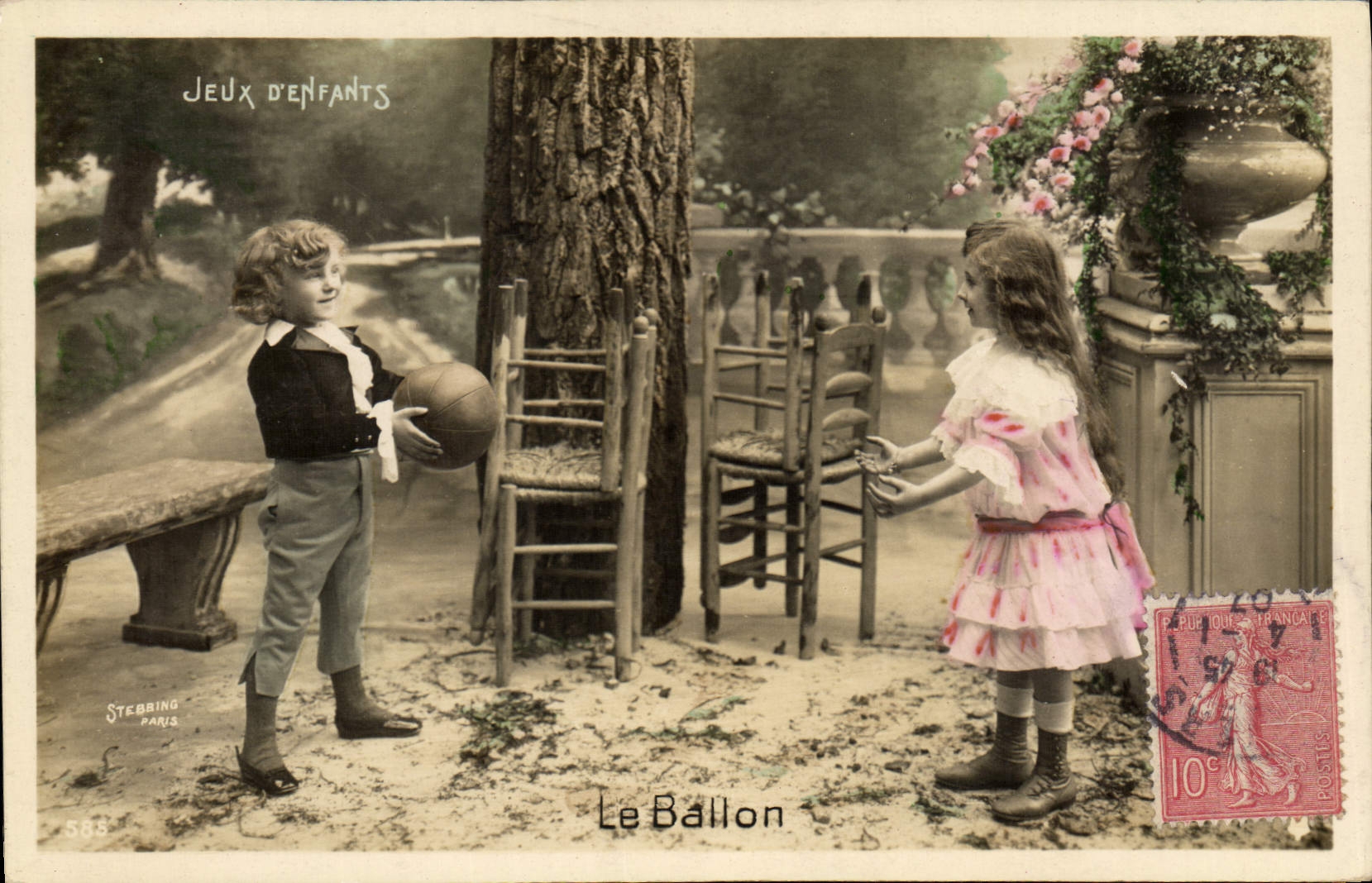 CPA Jeux d'enfants Le ballon 