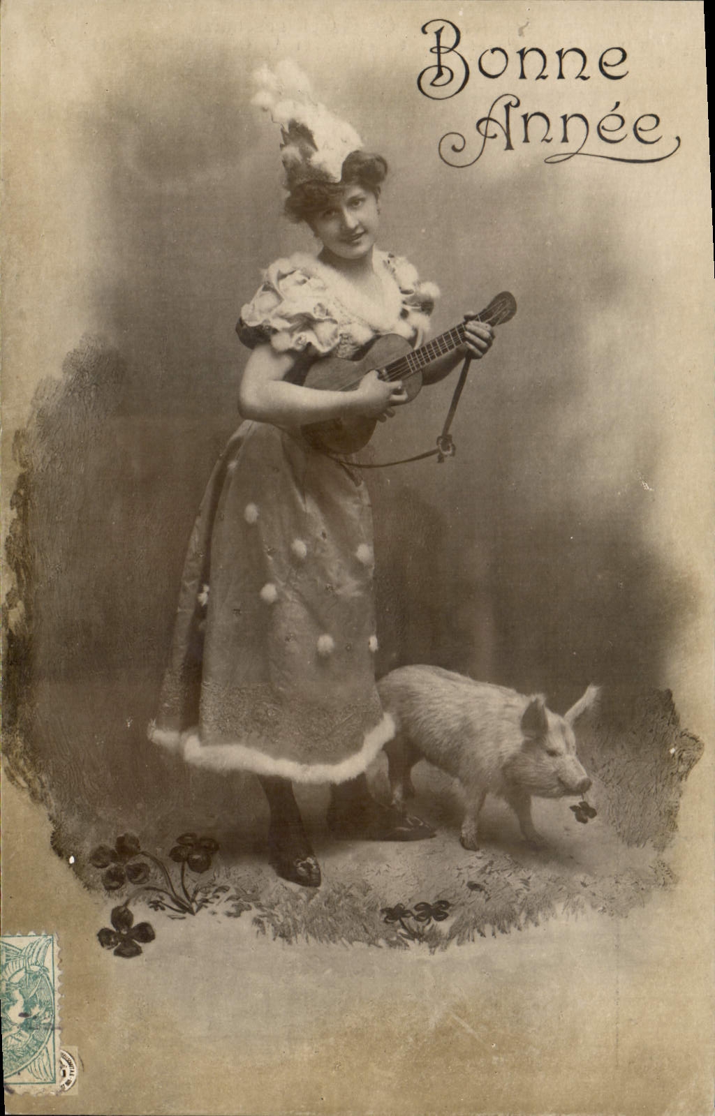 CPA Cochon Porc Femme Bonne annee 