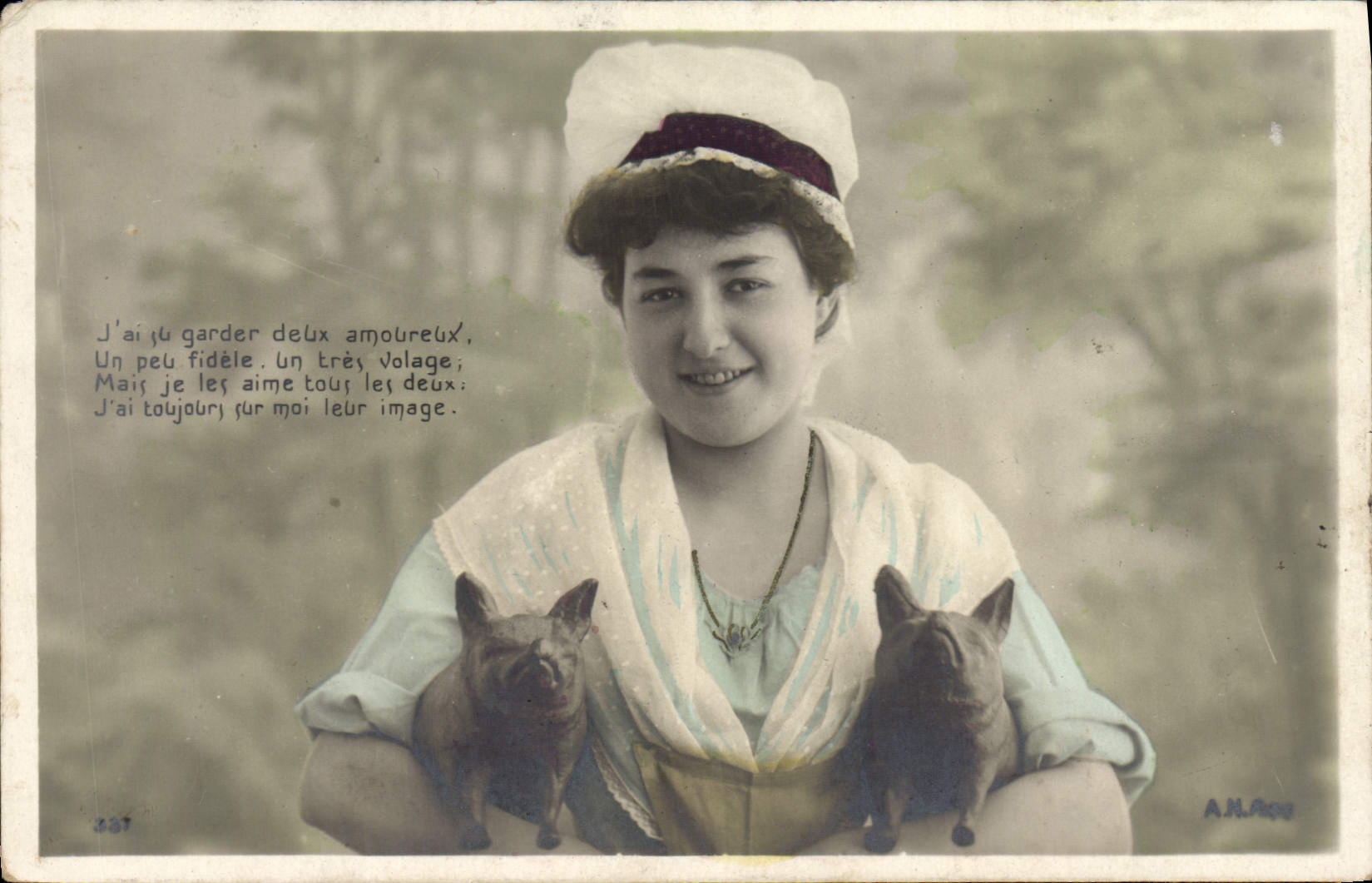 CPA Cochon Porc Femme 