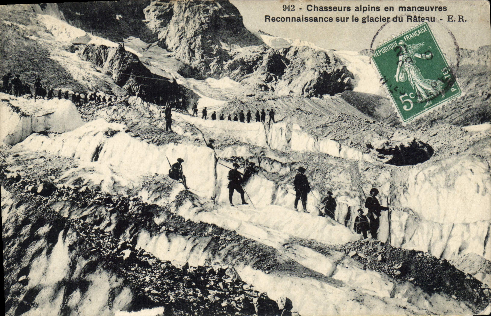 CPA Militaria Chasseurs Alpins en manoeuvres Reconnaissance sur le glacier du rateau