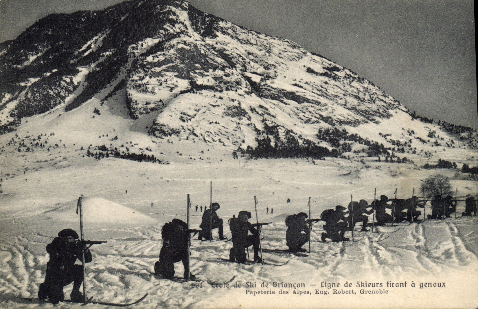 Vintage Postcard drawing Militaria Alpine hunters Line of skiers has Ecole knees of ski of Briançon