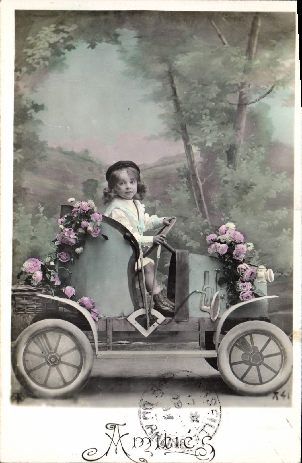 CPA Enfant Automobile 