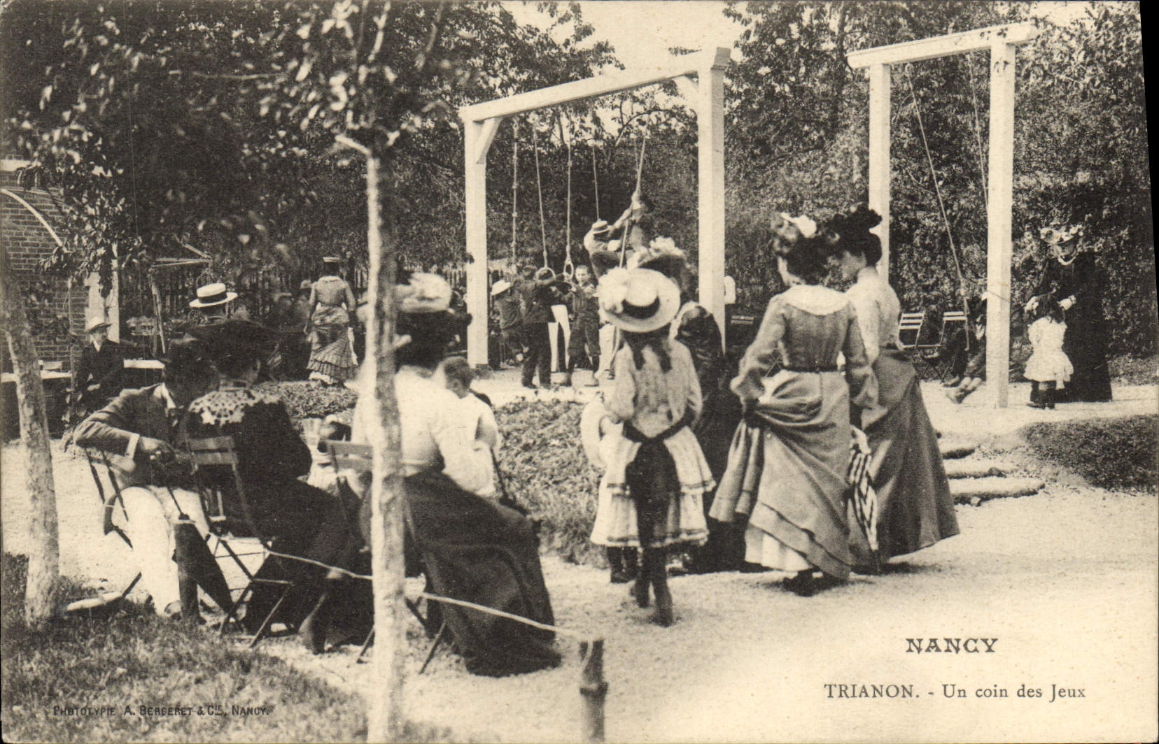 Postal Nancy Trianon una esquina de los juegos