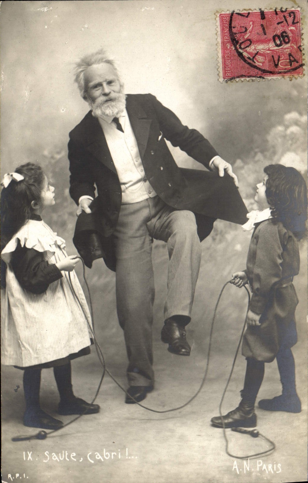 Vintage Postcard Enfants Skipping rope Saute CABRI