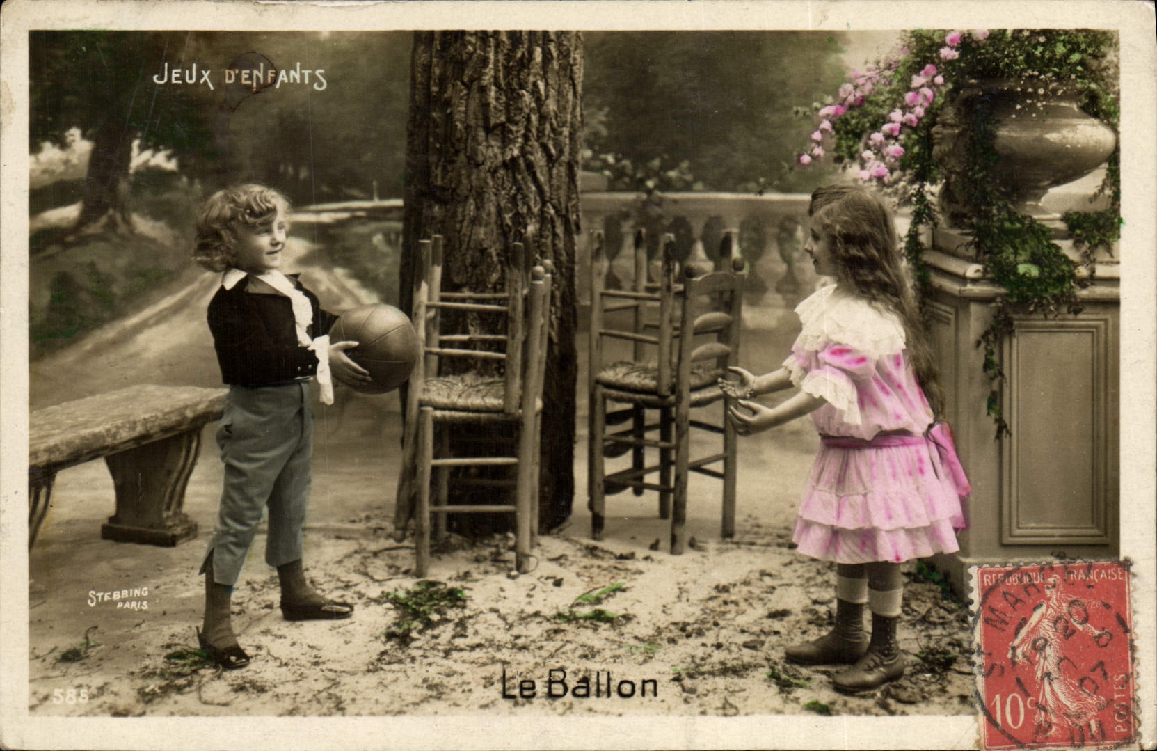 CPA Jeux d'enfants Le ballon 
