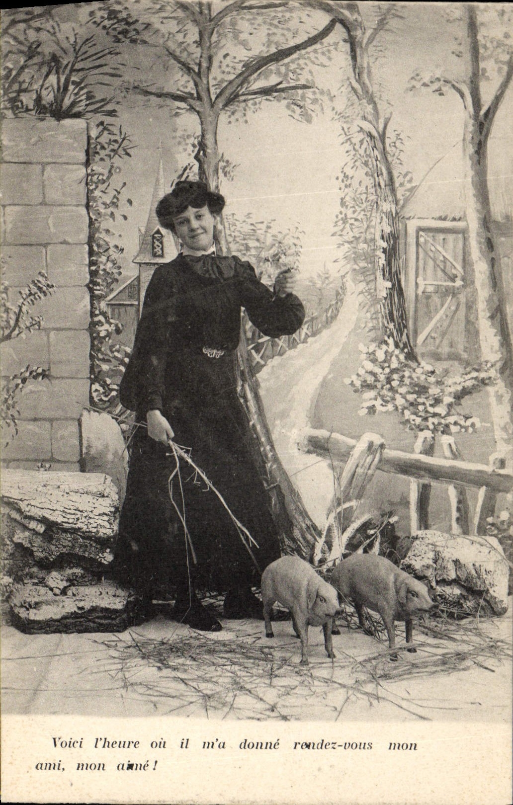 CPA Cochon Porc Femme 