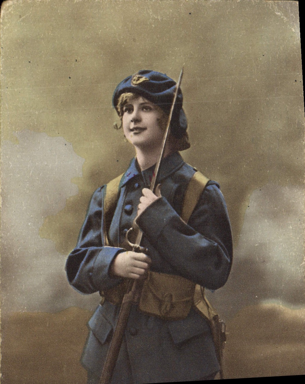 CPA Militaria Chasseurs Alpins Femme 