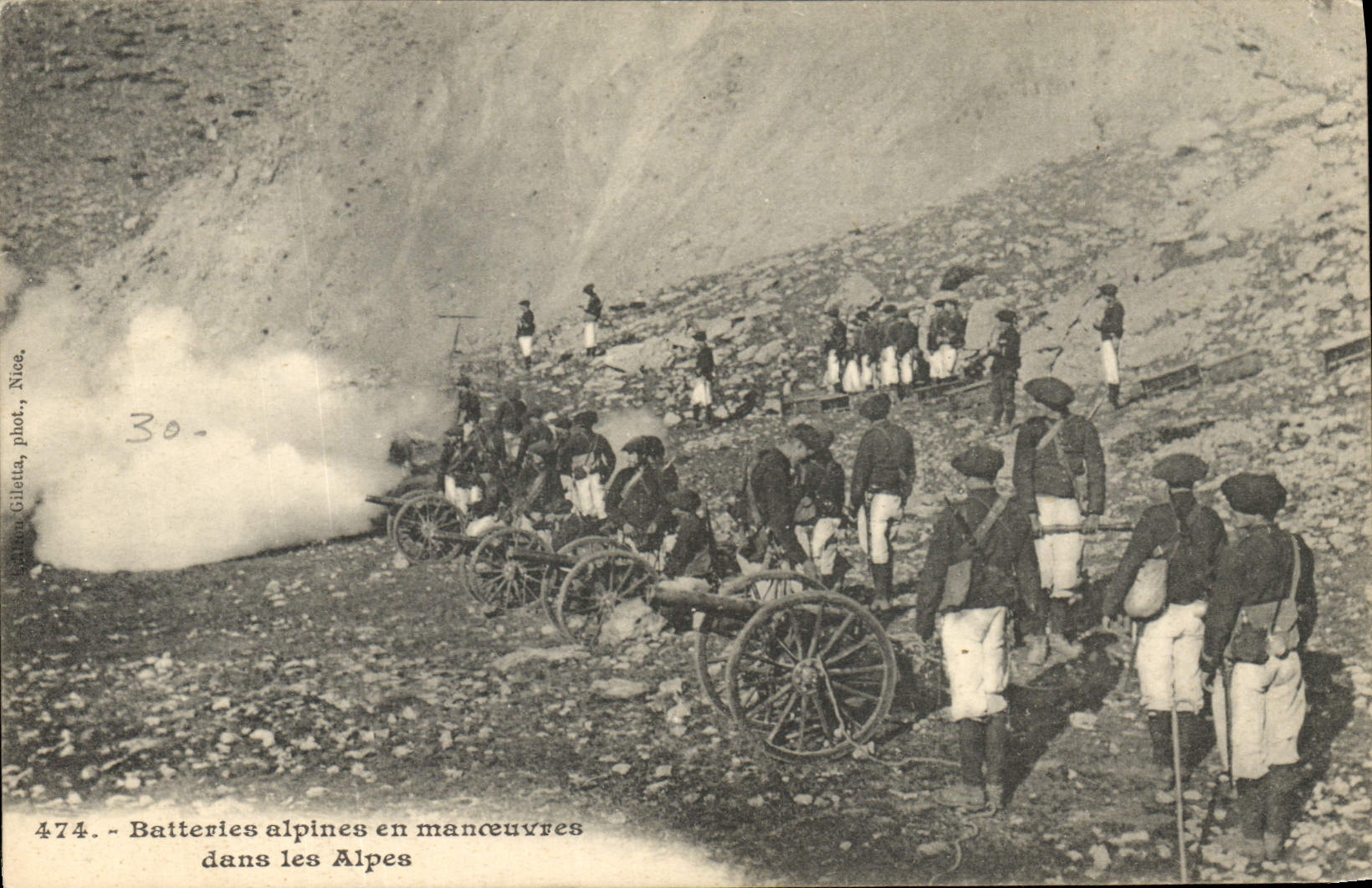 CPA Militaria Chasseurs Alpins Batteries alpines en manoeuvres dans les Alpes