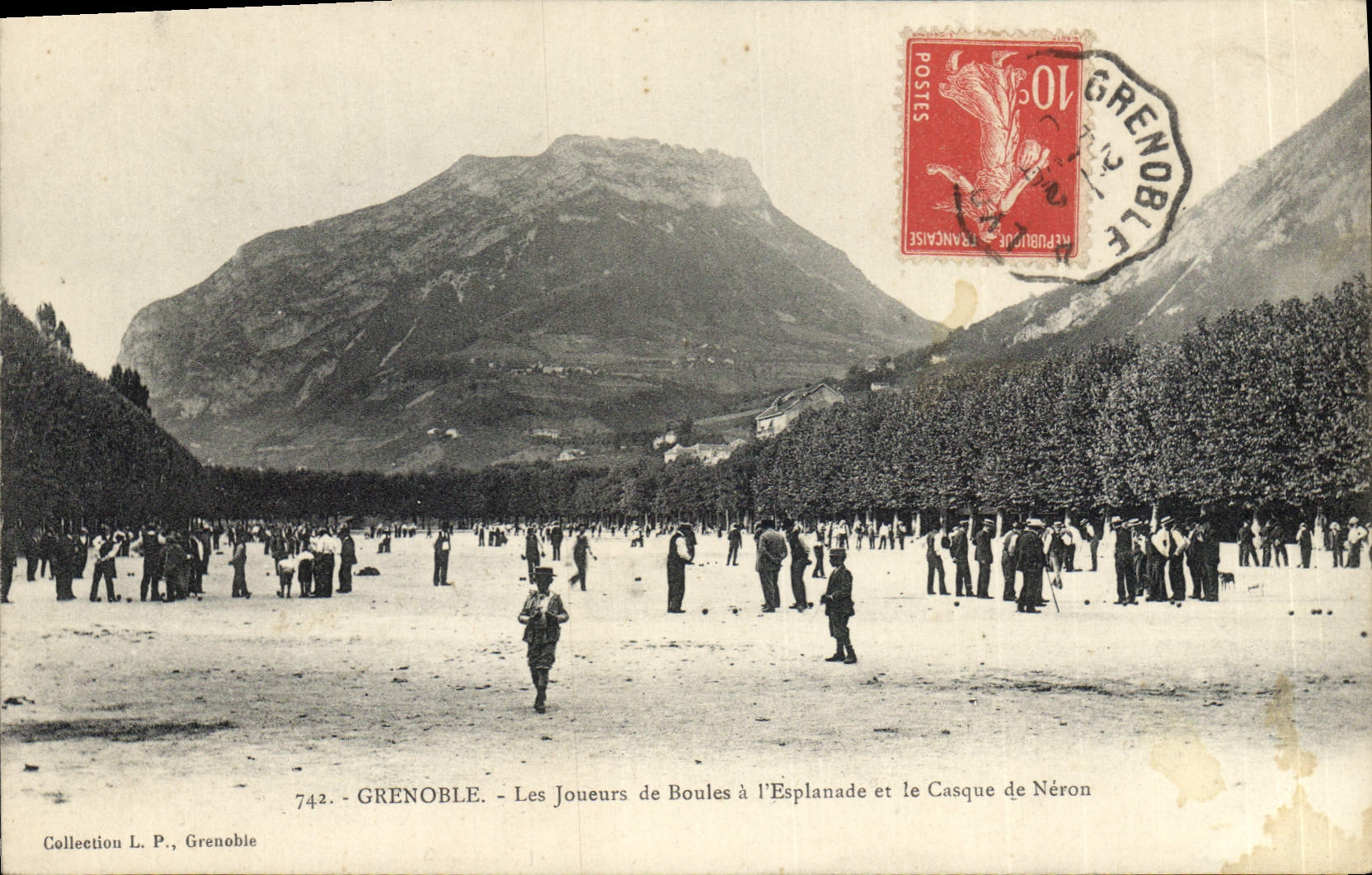 CPA Petanque Grenoble Les joueurs de boules a l'esplanade et le Casque de Neron 