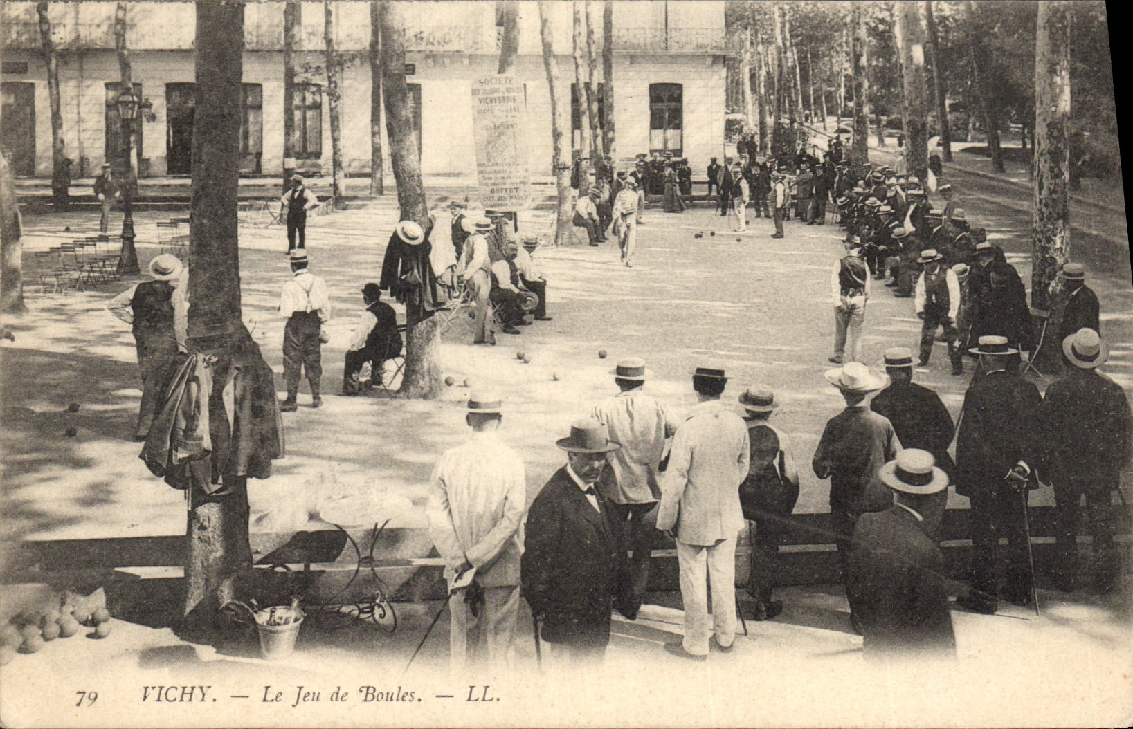 CPA Petanque Vichy Le jeu de boules TOP