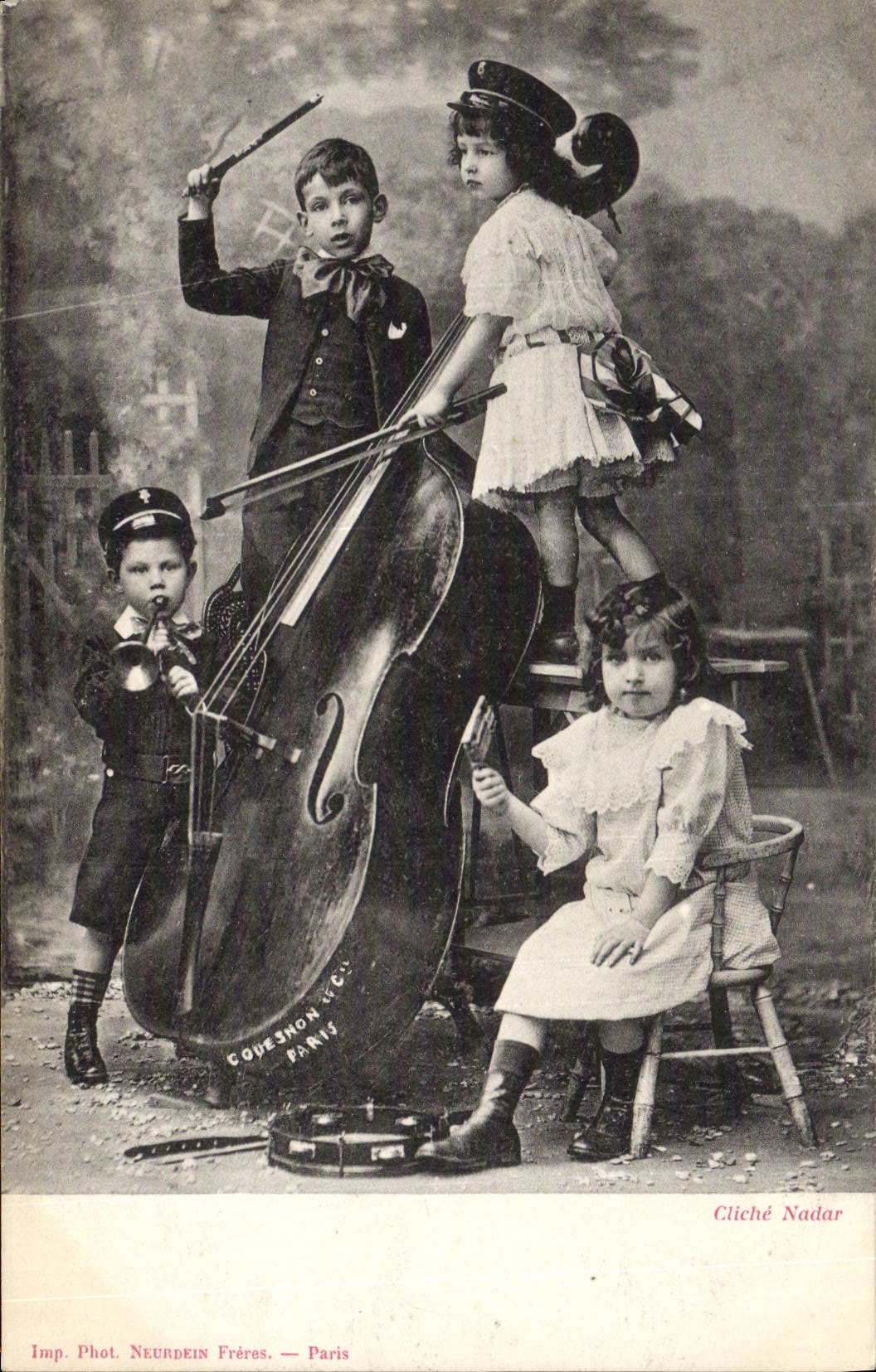 Postal Niños Contrabajo