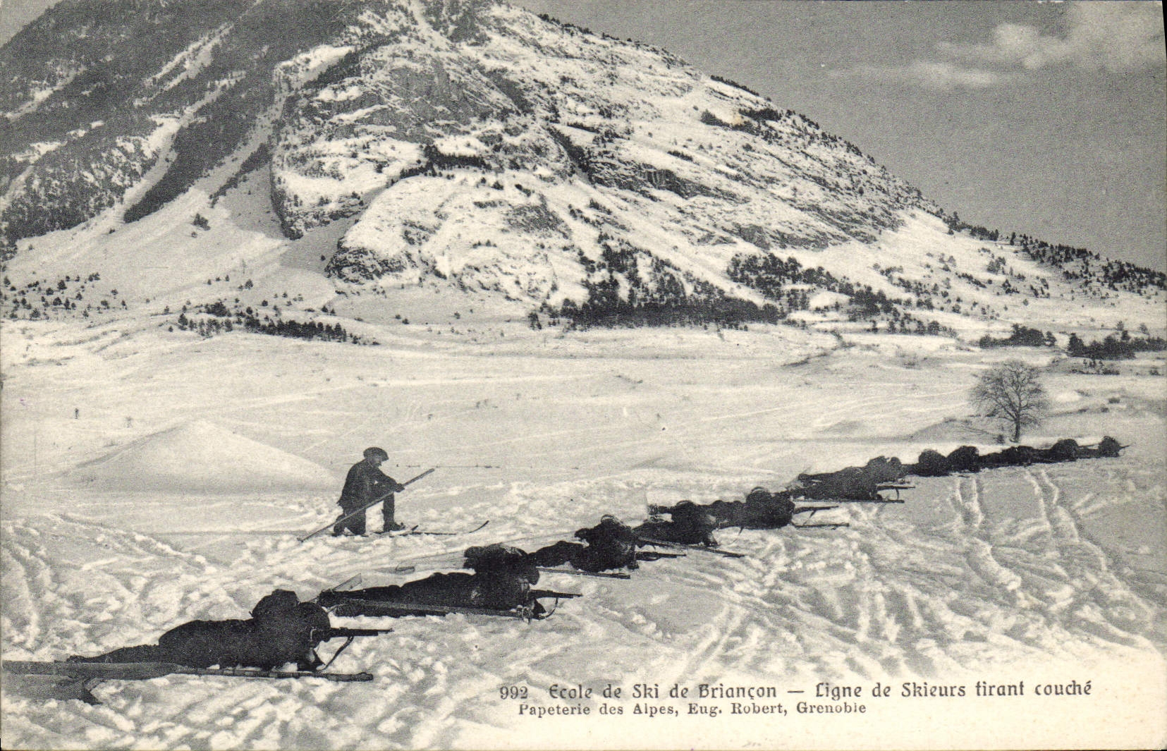CPA Militaria Chasseurs Alpins Ecole de ski de Briancon Ligne de skieurs tirant couche 