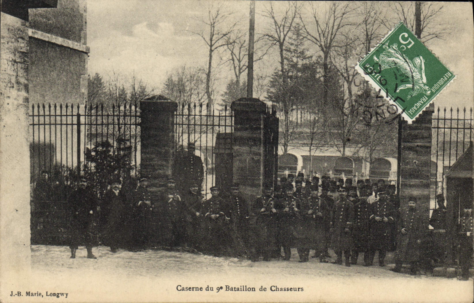 CPA Militaria Chasseurs Alpins Caserne du 9eme bataillon 