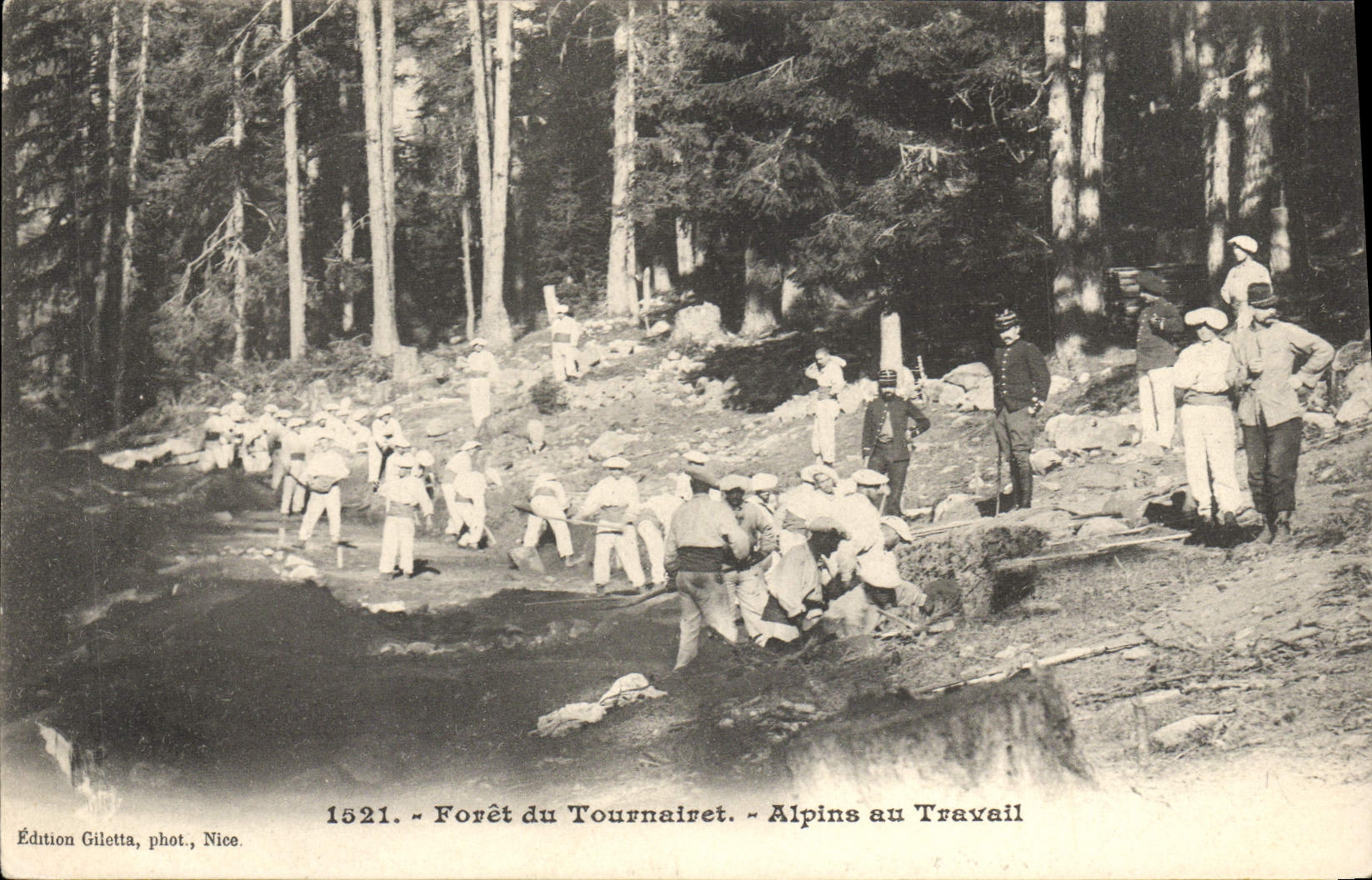 CPA Militaria Chasseurs Alpins Foret de Tournairet Alpins au travail 
