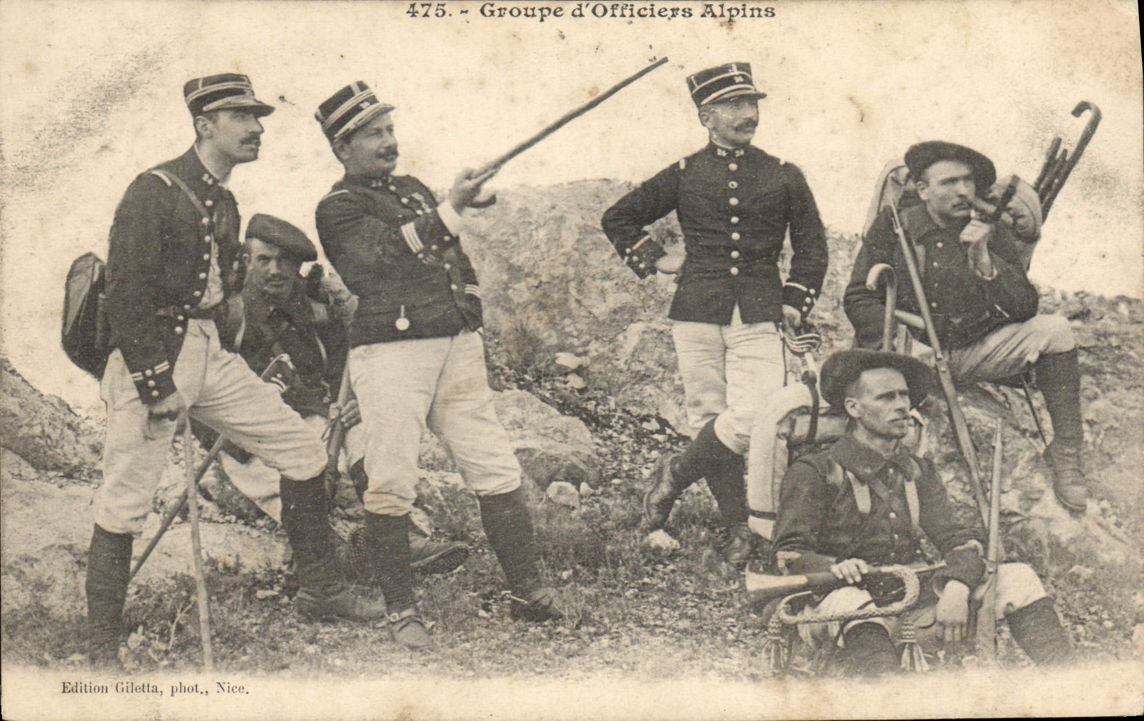 CPA Militaria Chasseurs Alpins Groupe d'officiers alpins 