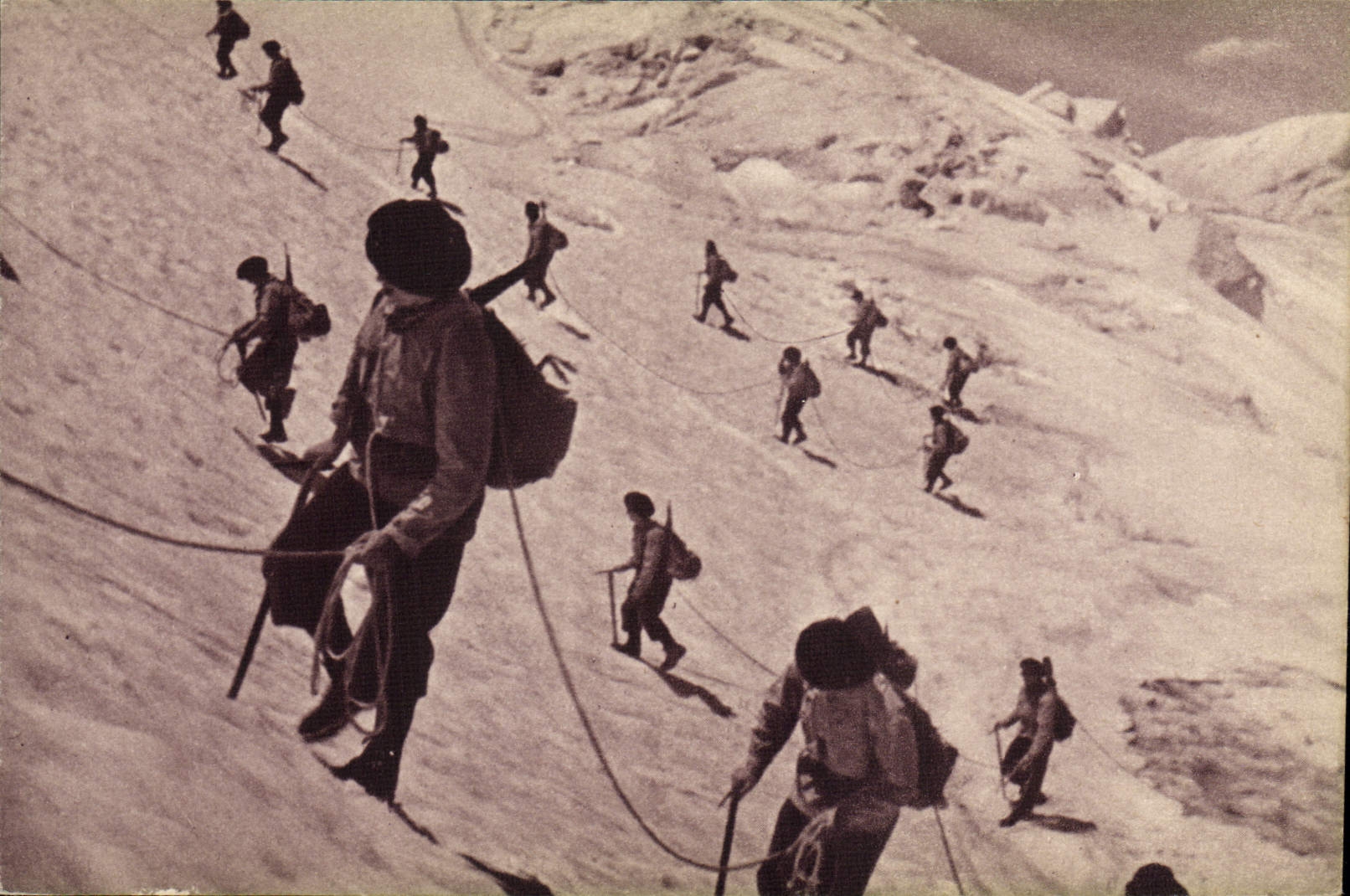 CPA Militaria Chasseurs Alpins Manoeuvres 