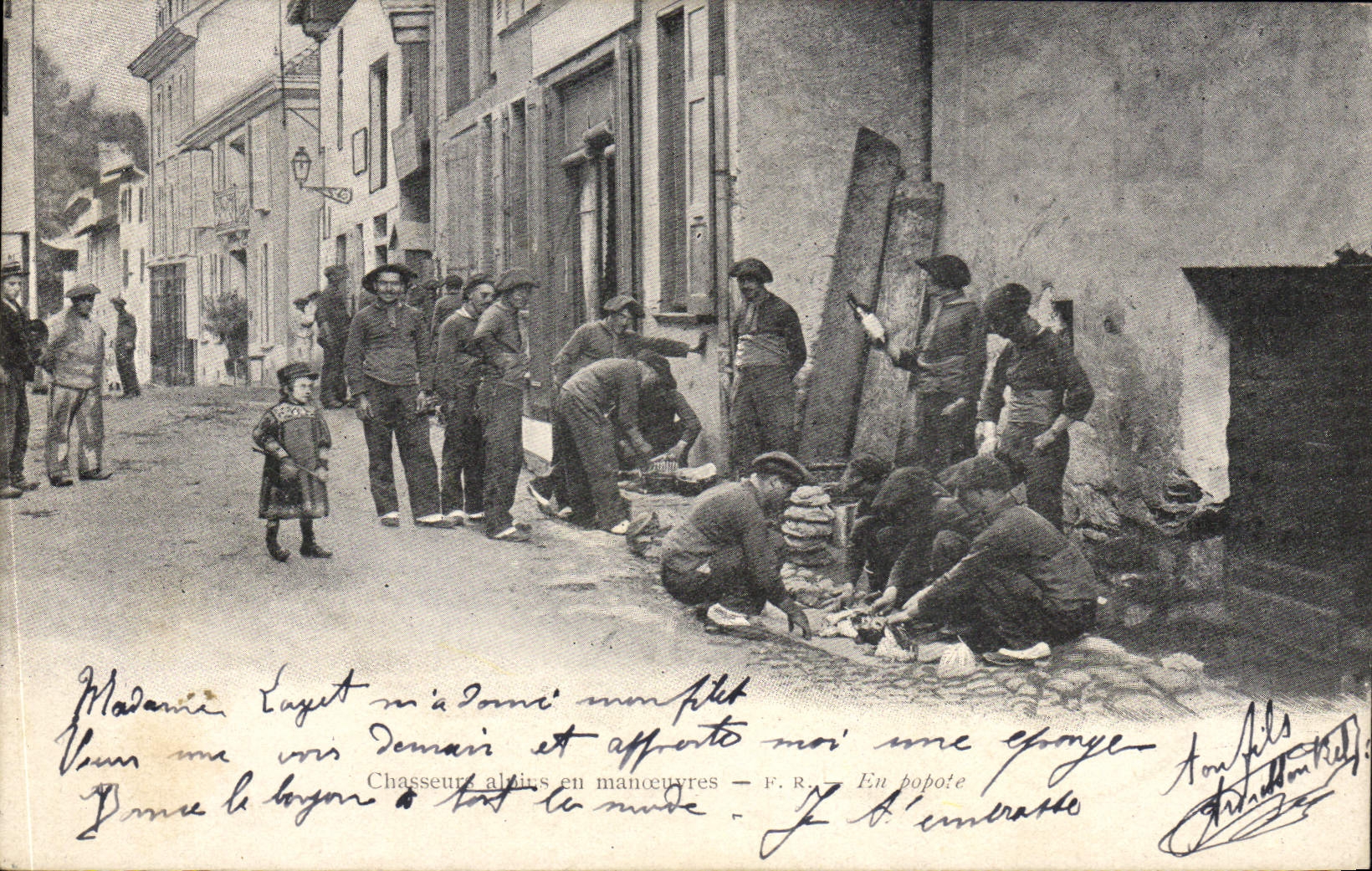 CPA Militaria Chasseurs Alpins en manoeuvres En popote 