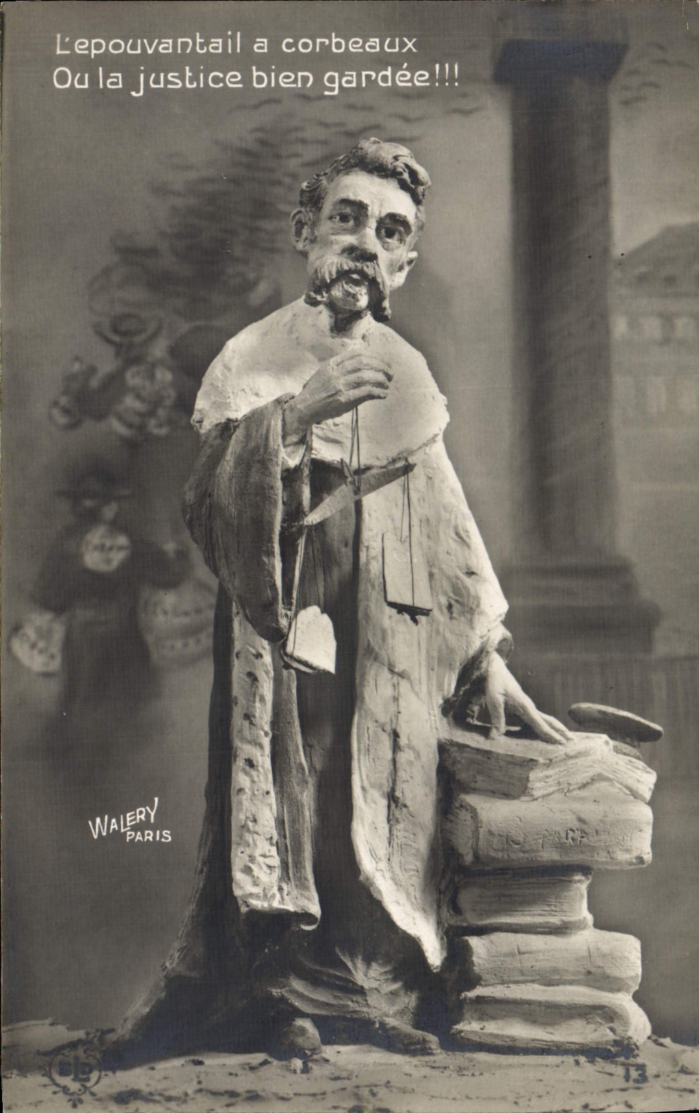 CPA L'epouvantail a corbeaux 