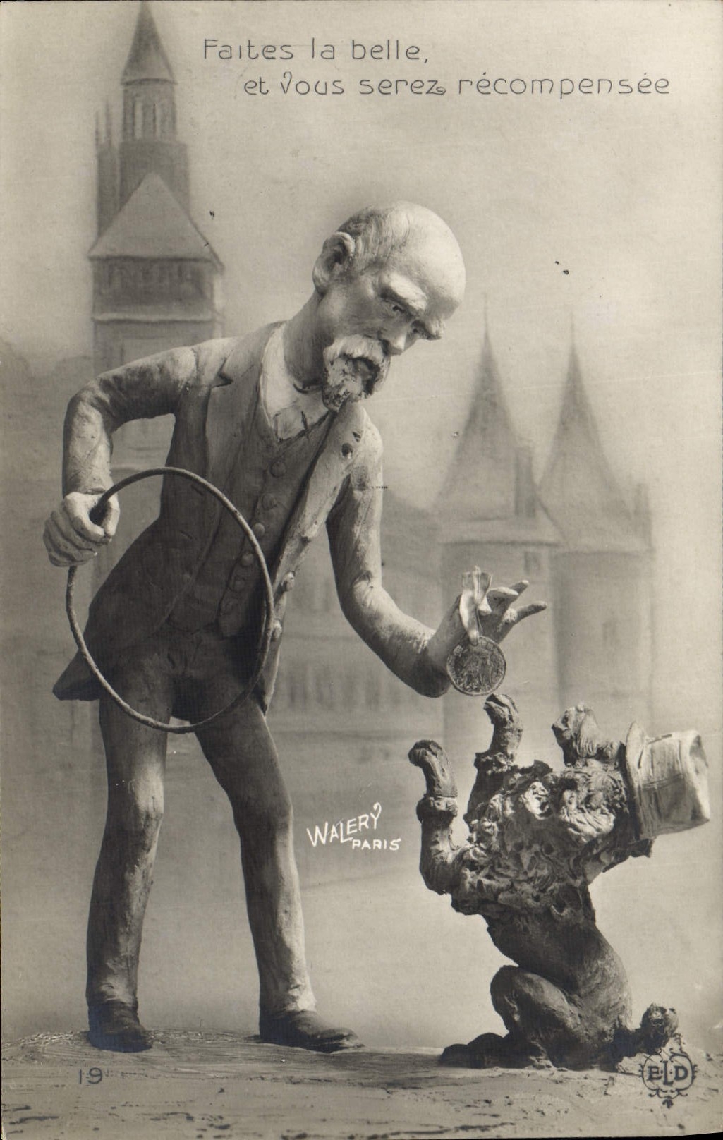 CPA Faites la belle Chien Caniche 