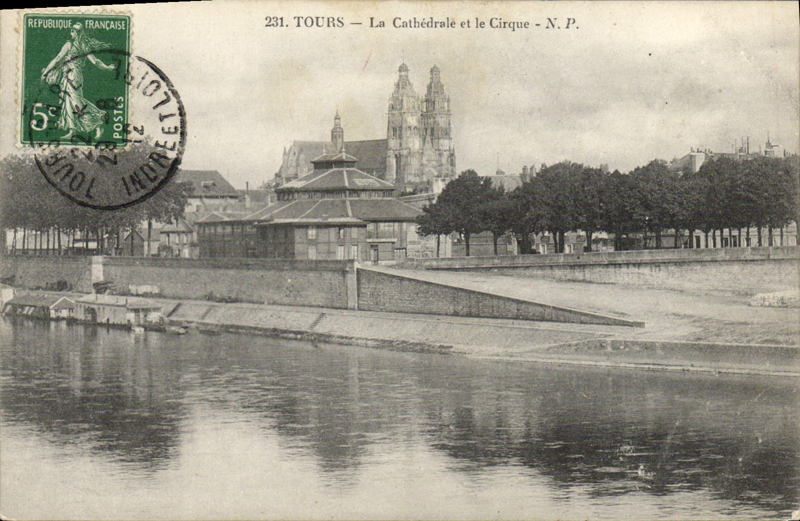 CPA Tours La cathedrale et le Cirque 