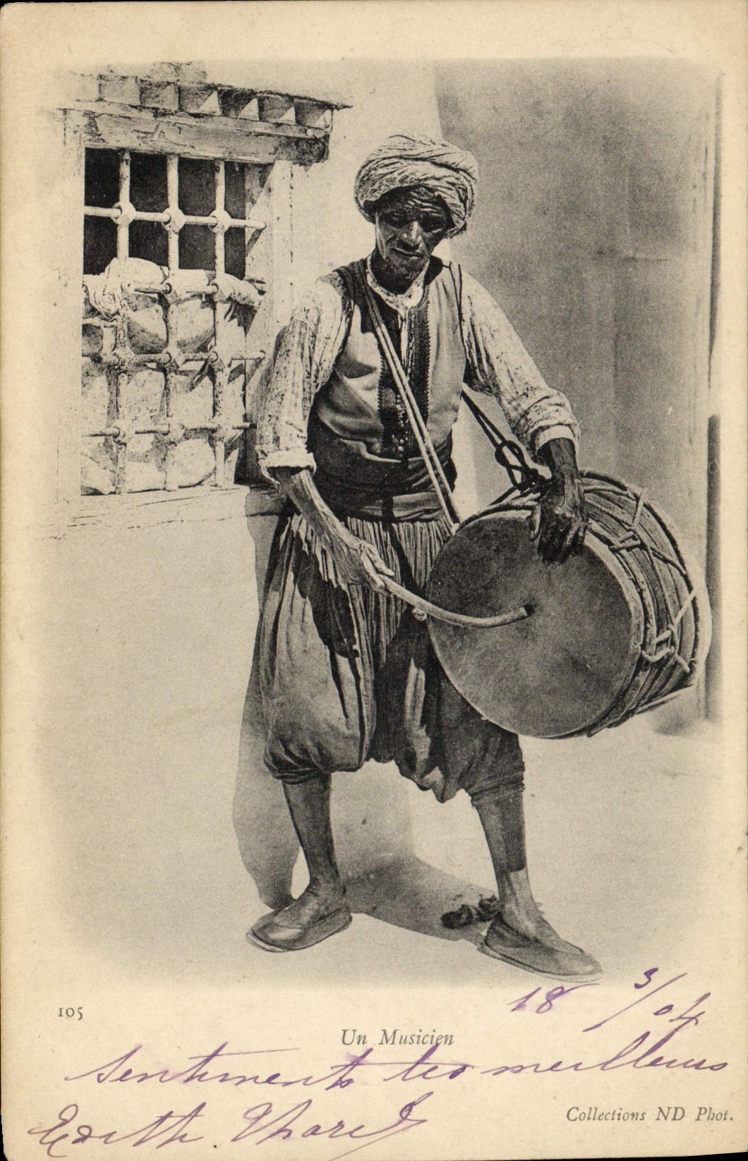 CPA Un musicien 
