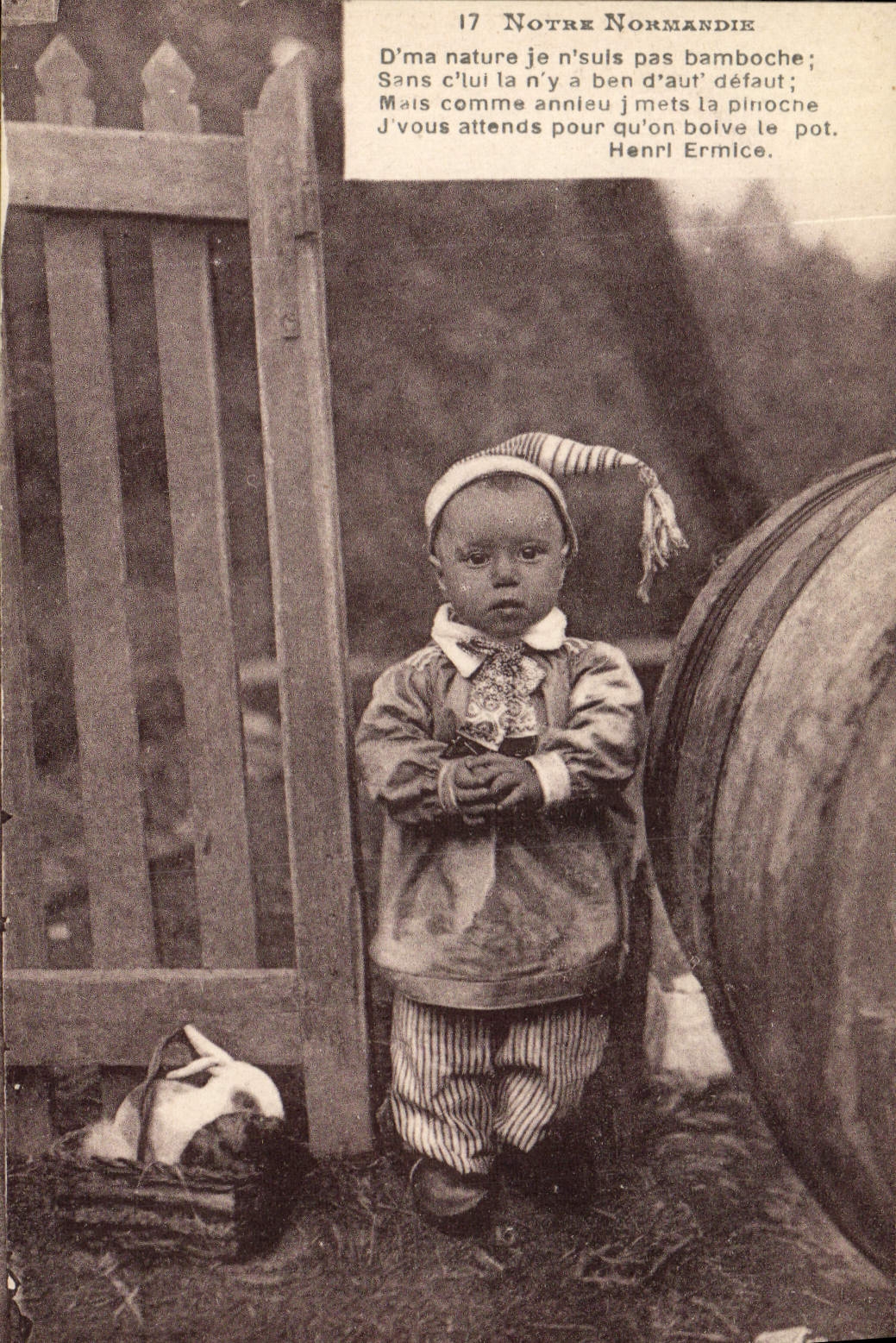 CPA Lapin Lapins Normandie Enfant Folklore