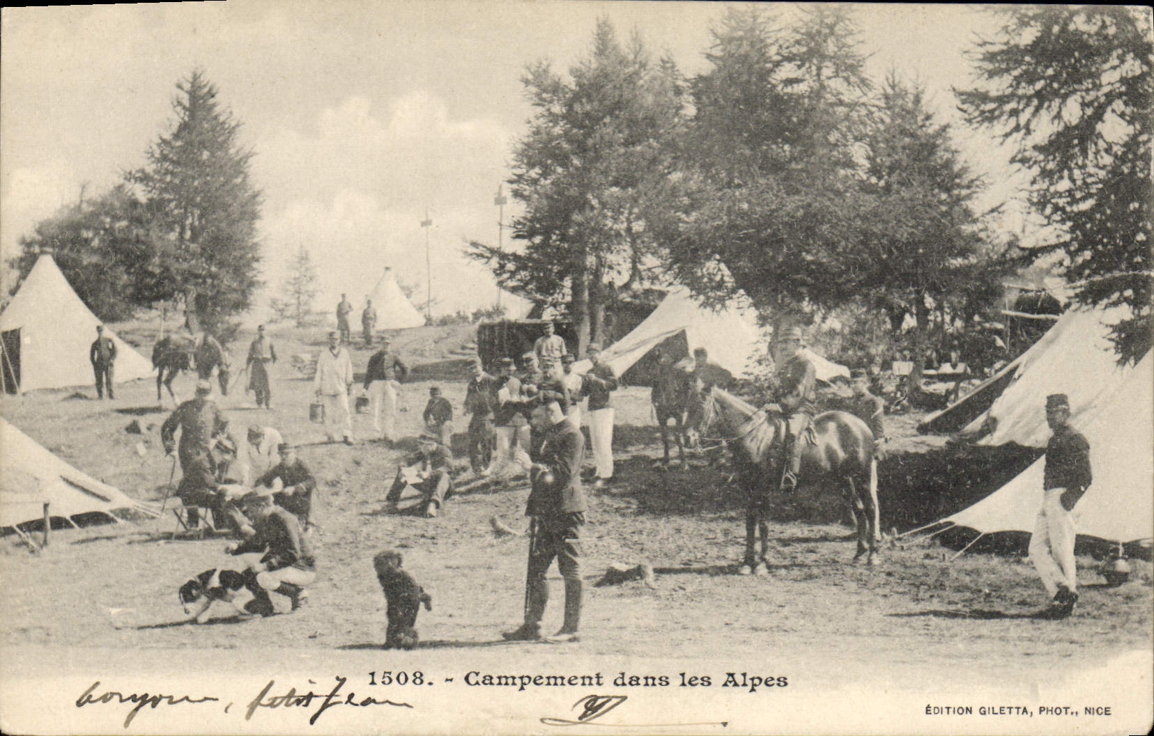 CPA Militaria Chasseurs Alpins Campement dans les Alpes