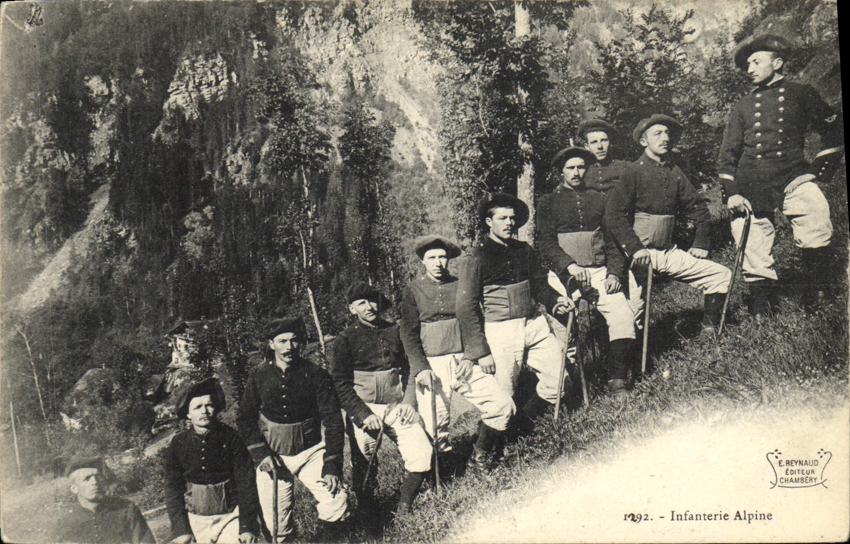 CPA Militaria Chasseurs Alpins Infanterie alpine