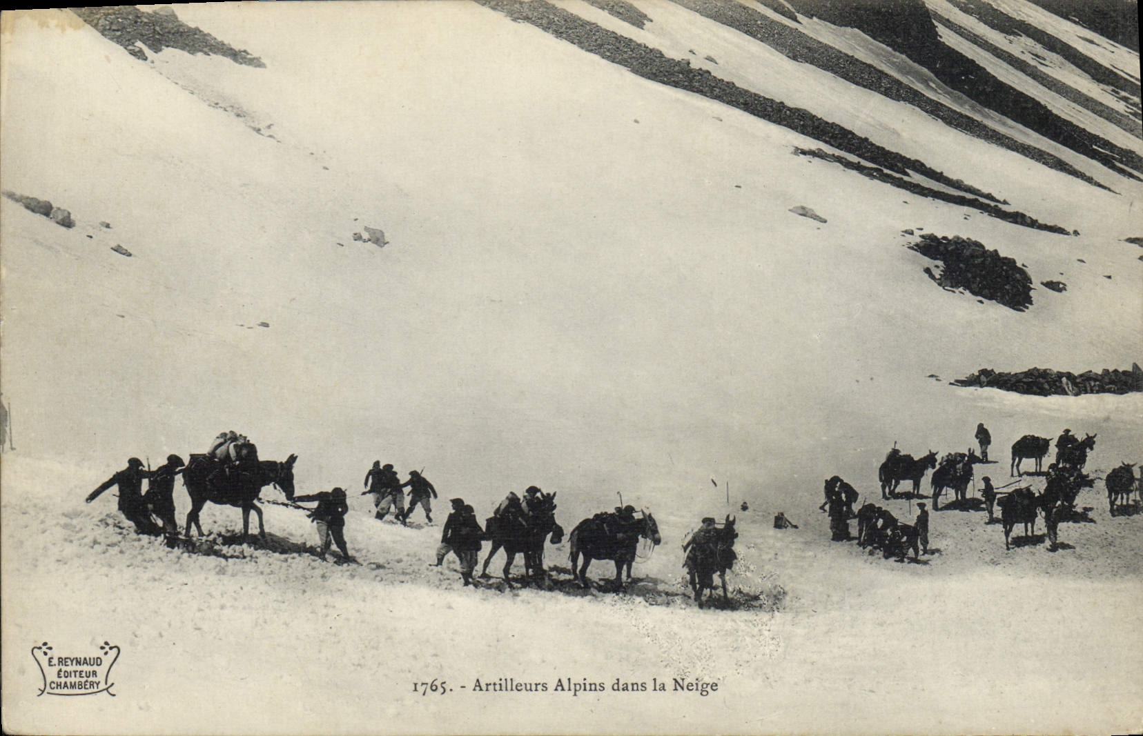 CPA Militaria Chasseurs Alpins dans la neige 