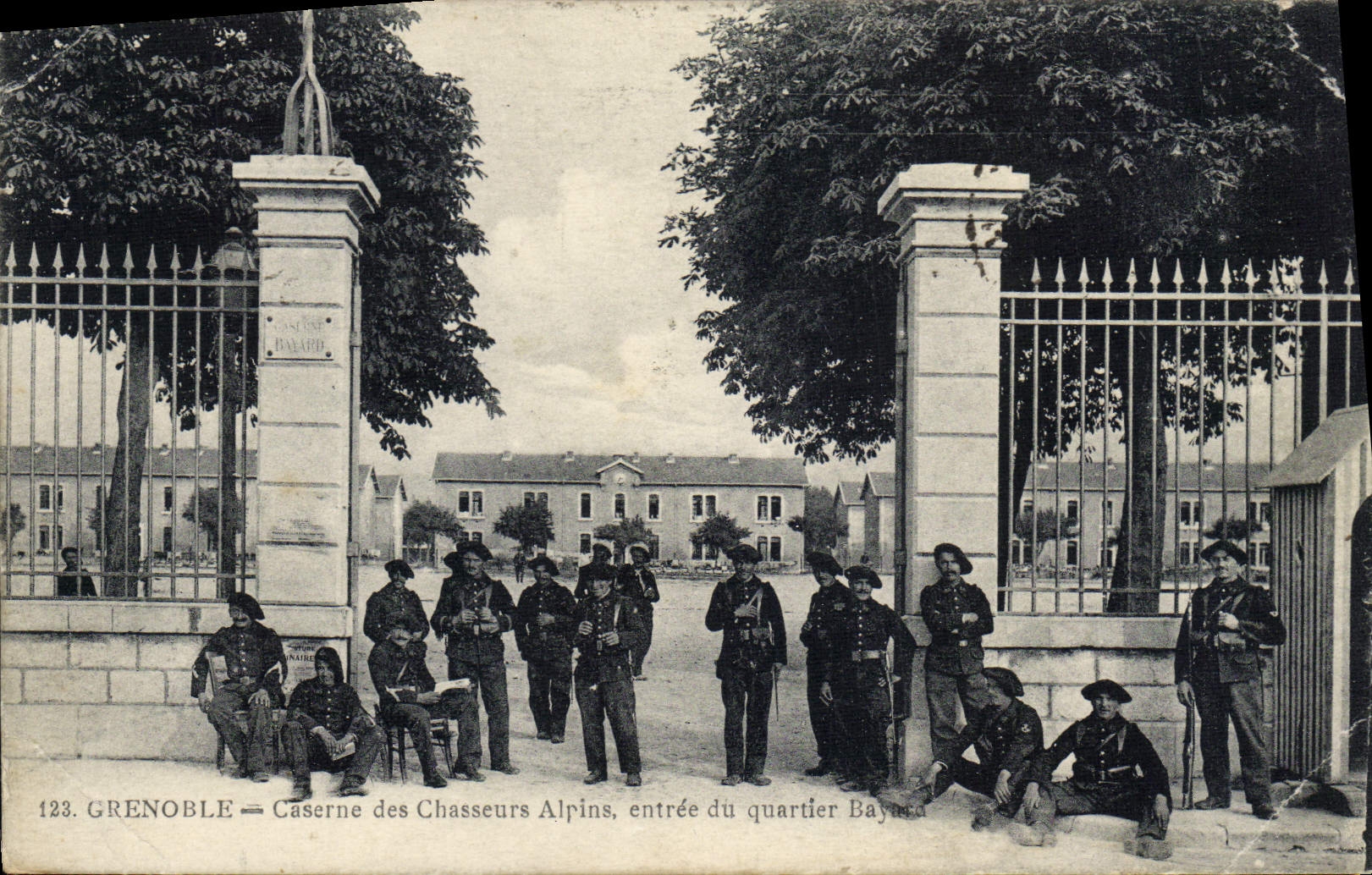 Vintage Postcard Militaria Grenoble Quarters Alpine hunters Entered of the district Bayard