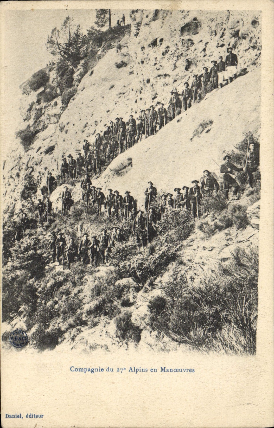 CPA Militaria Chasseurs Alpins Compagnie du 27eme Alpins en manoeuvre