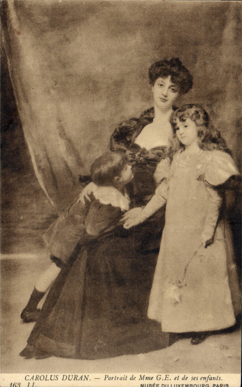 CPA Carolus Duran Portrait de Mme GE et de ses enfants Musee du Luxembourg Paris 
