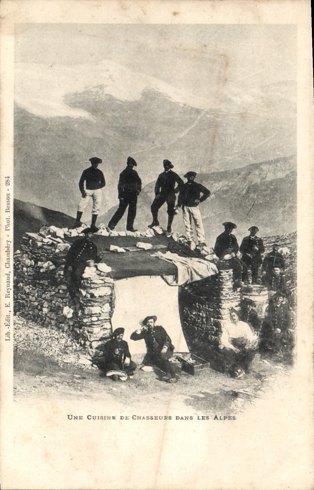 Vintage Postcard Militaria Alpine hunters a kitchen of hunters in the Alps