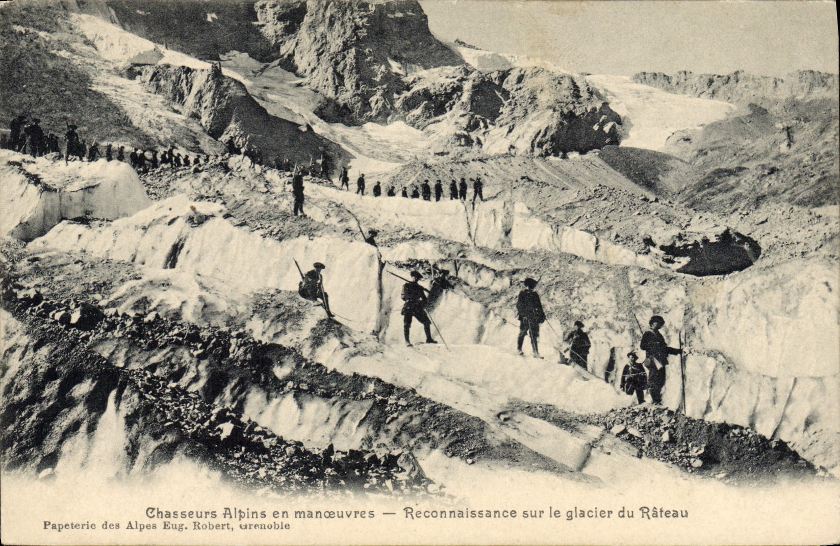 CPA Militaria Chasseurs Alpins en manoeuvres Reconnaissance sur le glacier du Rateau