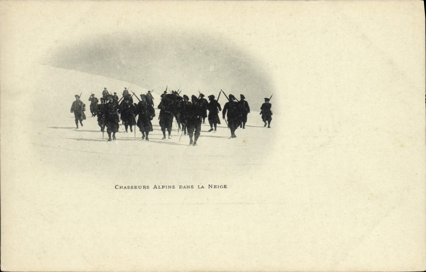 CPA Militaria Chasseurs Alpins dans la neige