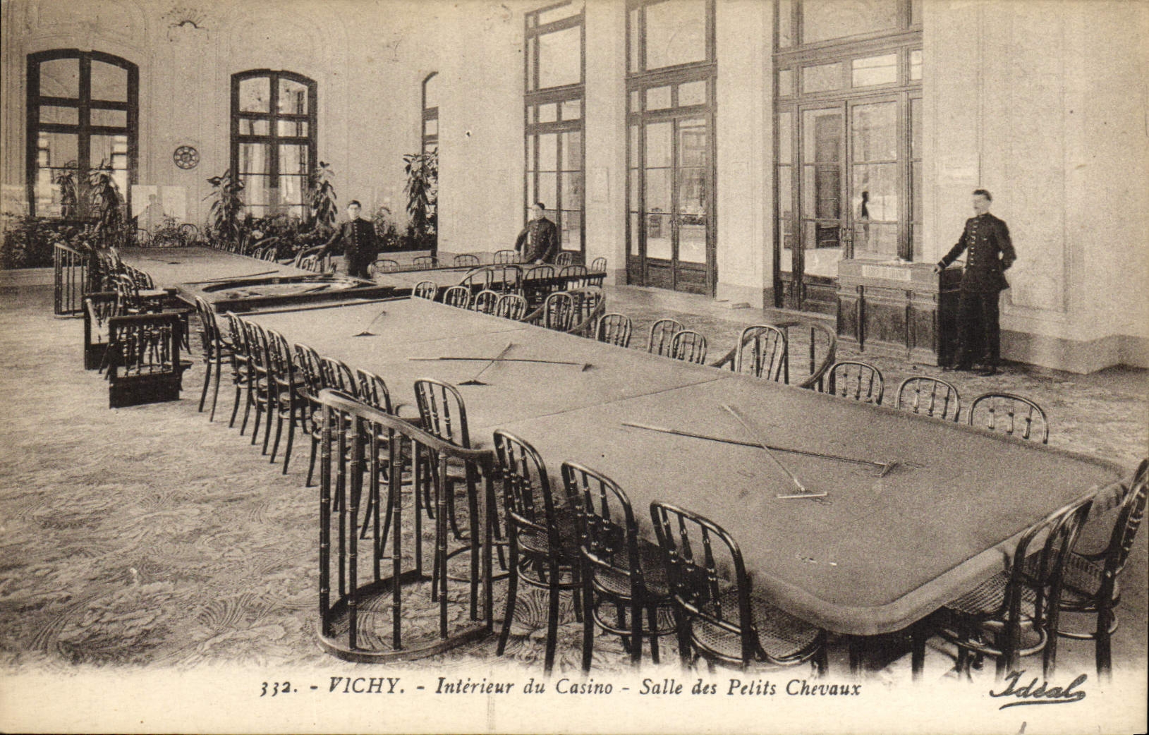 CPA Vichy Interieur du Casino Salle des Petits Chevaux