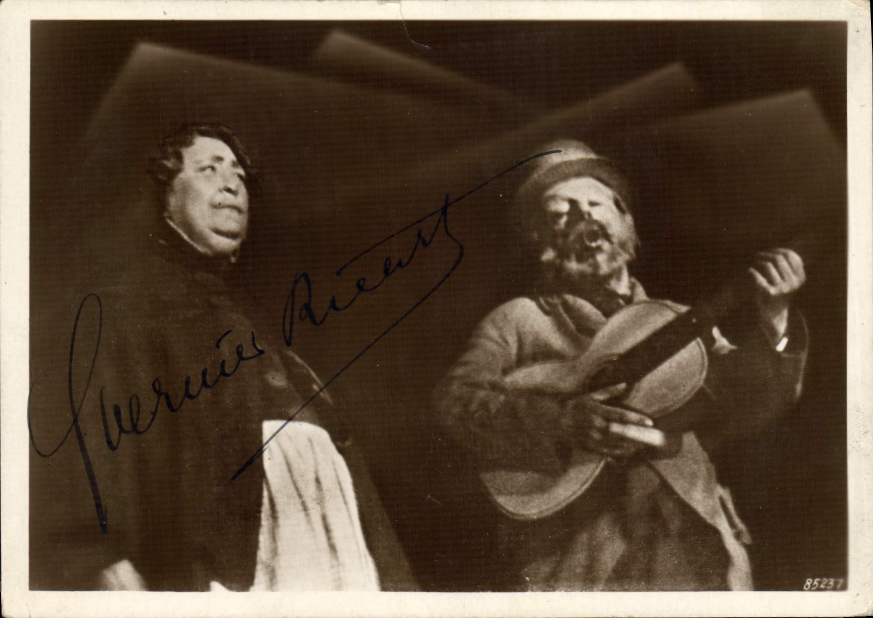 CPA Artistes Guitare Autographe 