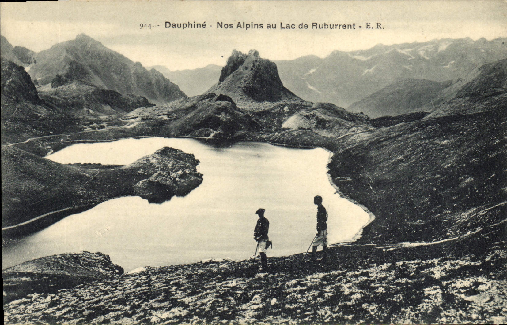 CPA Militaria Chasseurs Alpins Dauphine Nos Alpins au lac de Ruburrent