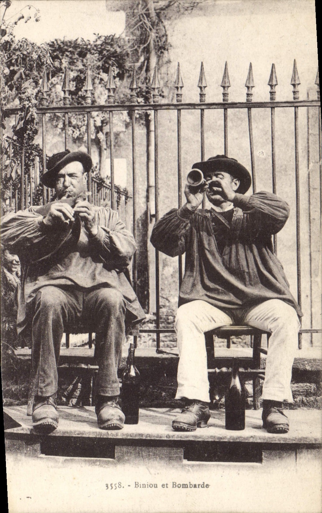 CPA Folklore Biniou et bombarde 