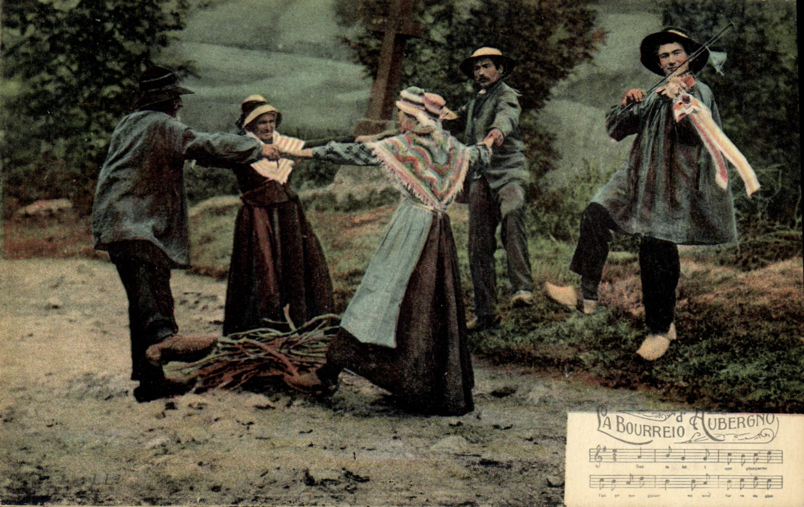 CPA Folklore La bourree d'Auvergne 