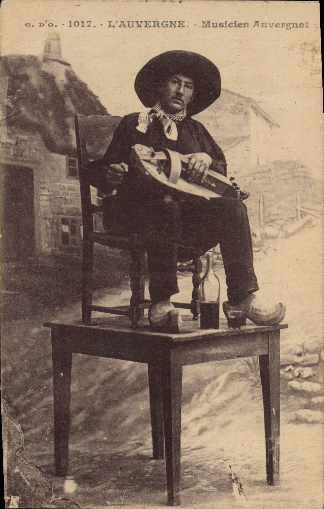 CPA Folklore Auvergne Musicien Auvergnat