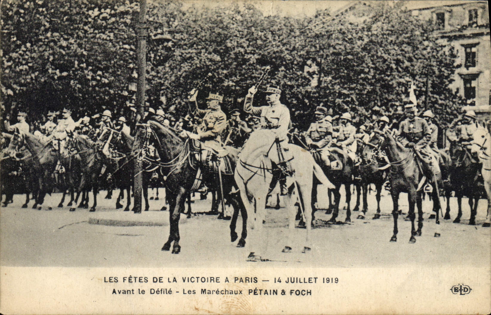 Vintage Postcard Militaria the Festivals of the Victoire has Paris July 14th, 1919 Before procession the marshals Petain and Foch