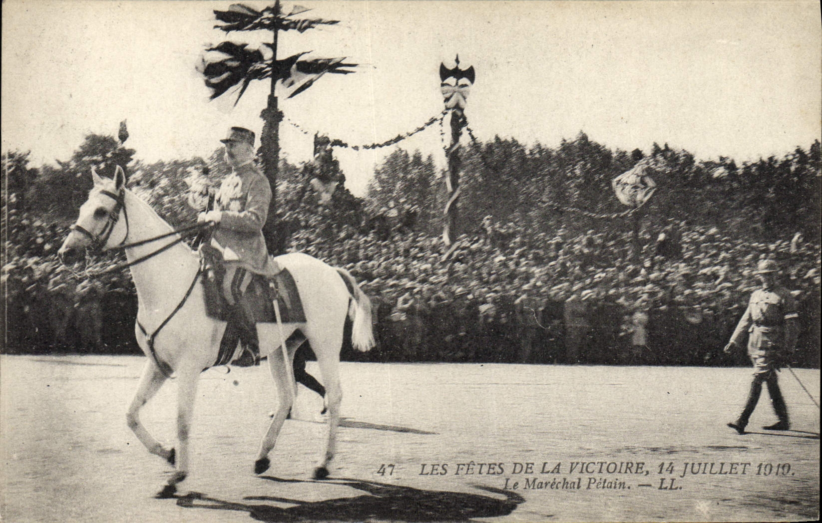 CPA Militaria Les Fetes de la Victoire 14 Juillet 1919 Le Marechal Petain