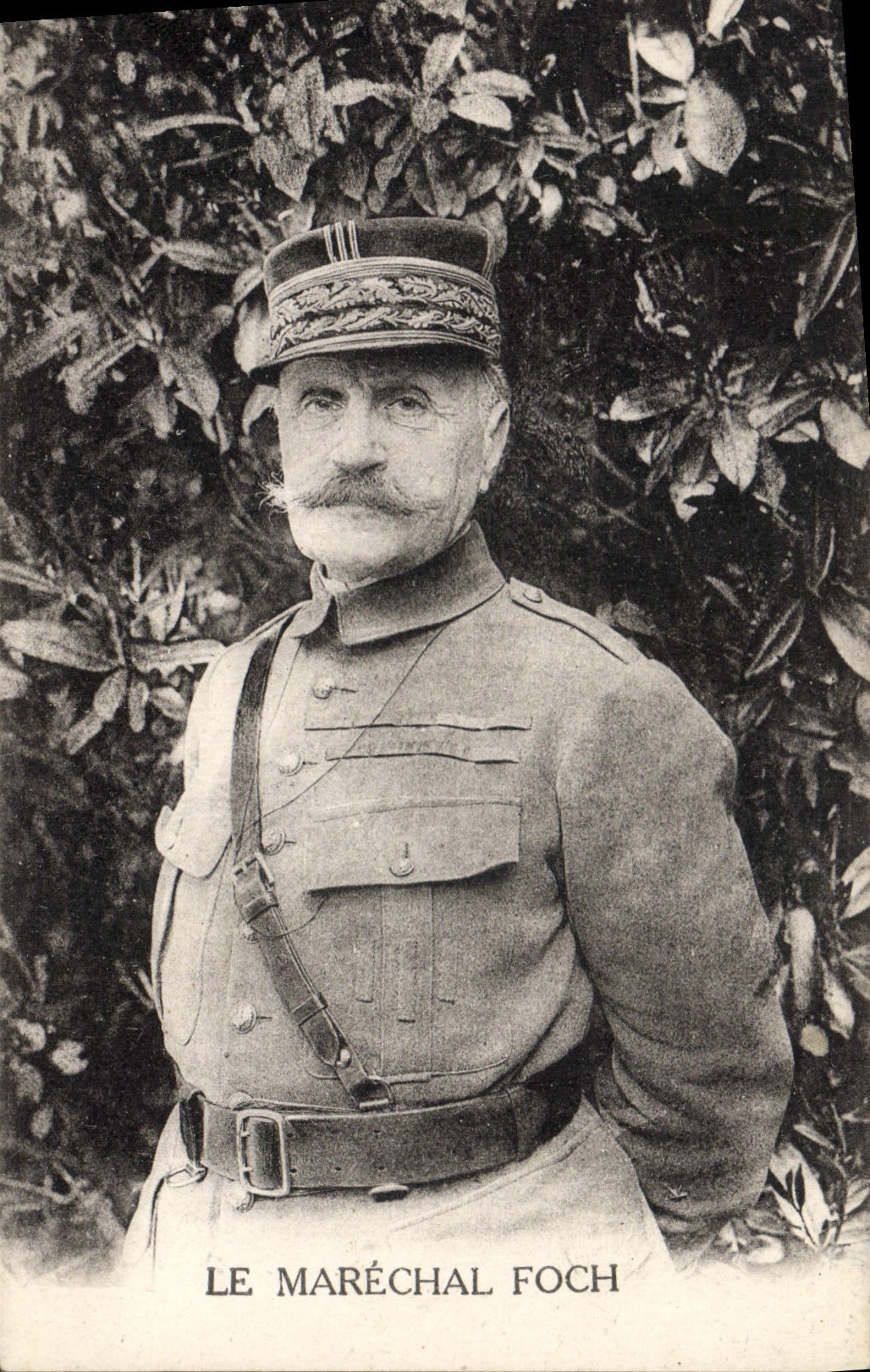 CPA Militaria Marechal Foch 