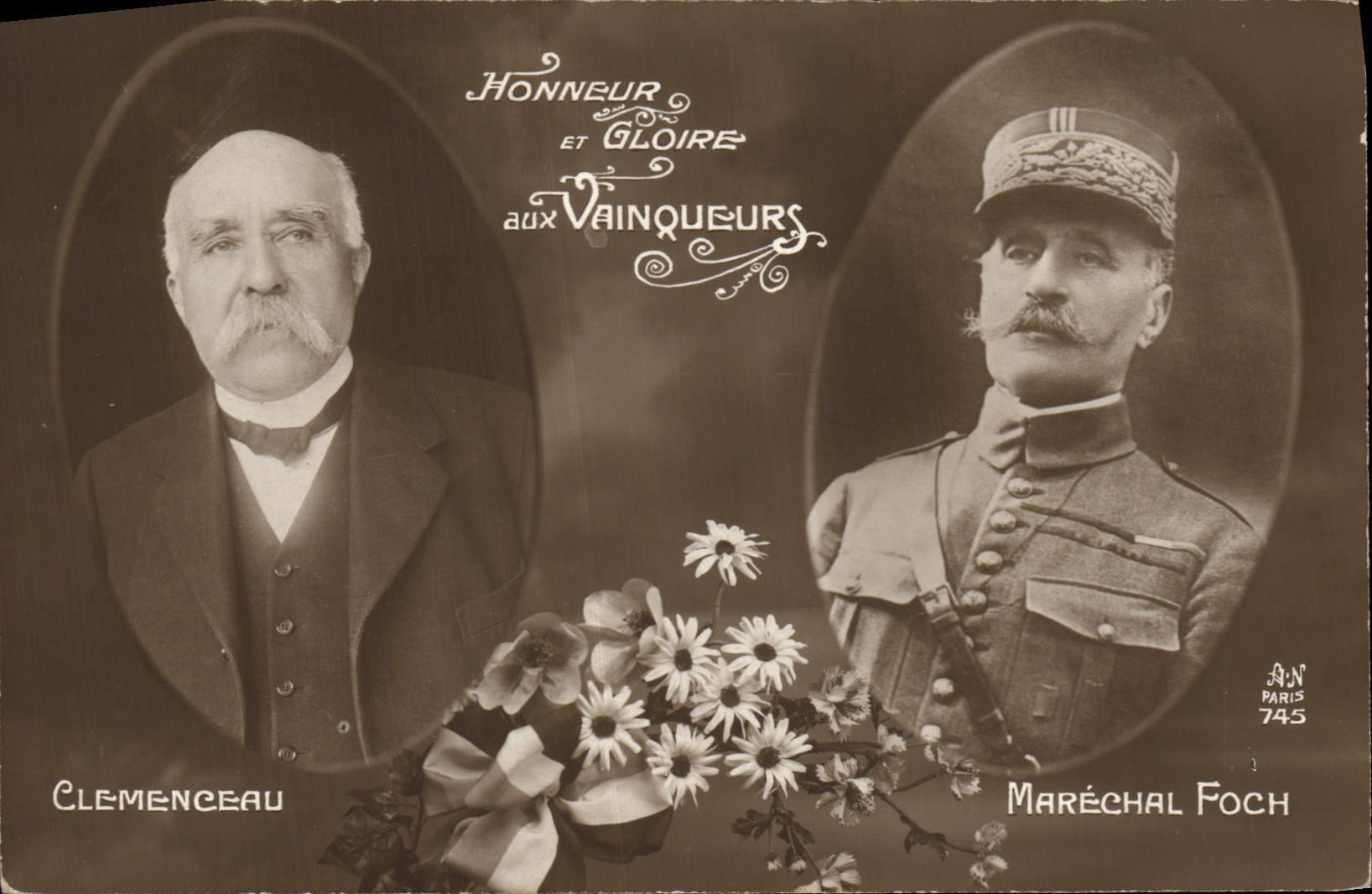 CPA Militaria Clemenceau Marechal Foch 