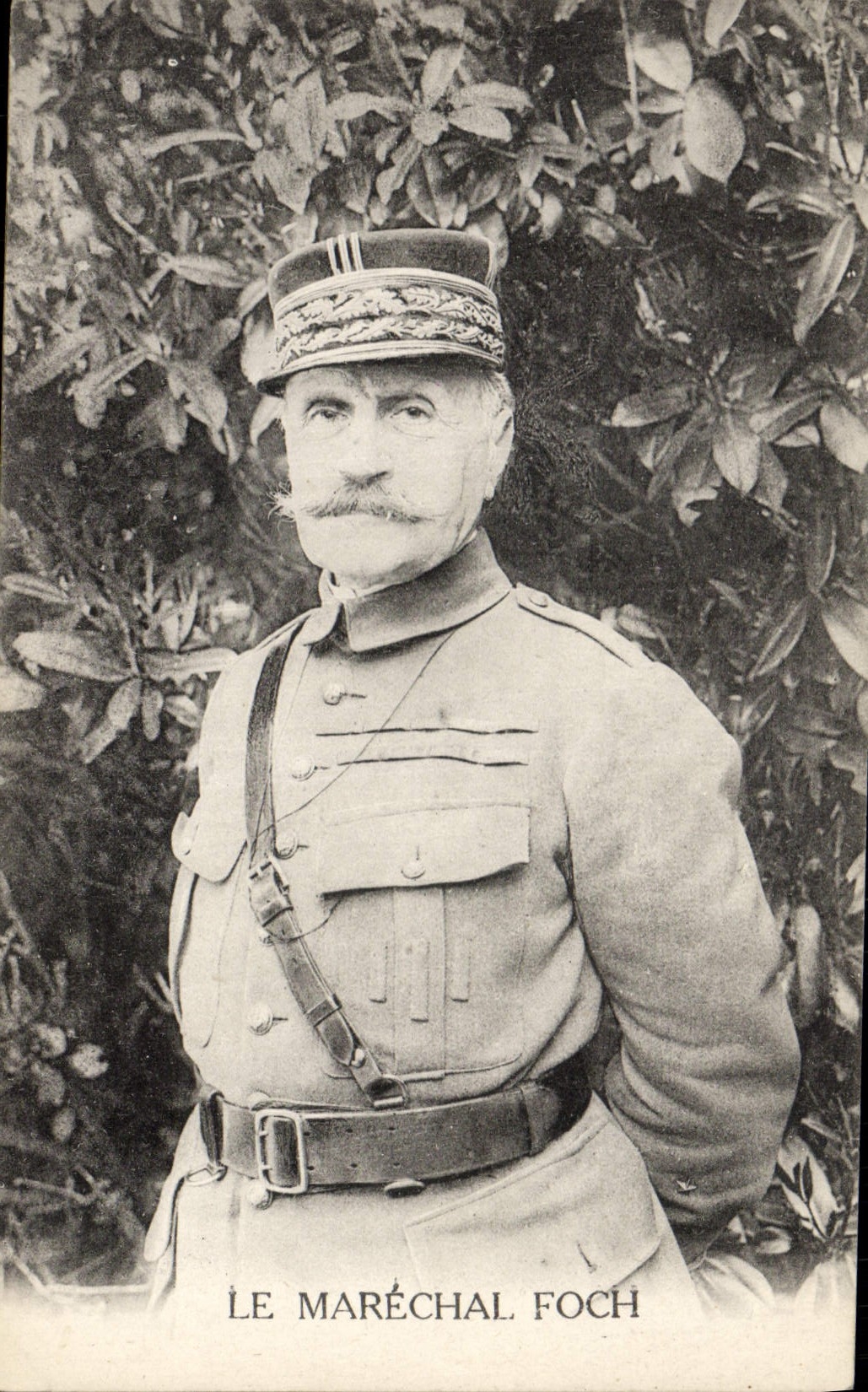 CPA Militaria Le Marechal Foch 