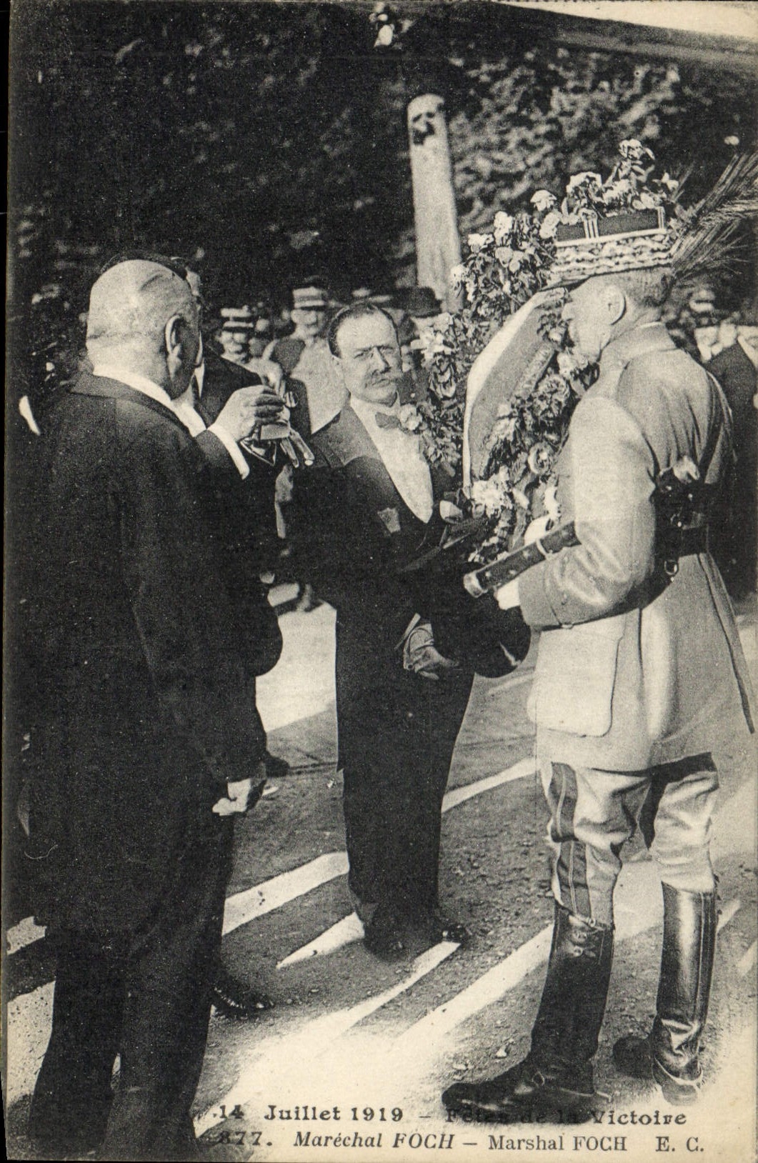 CPA Militaria Marechal Foch 14 juillet 1919 Fetes de la Victoire 