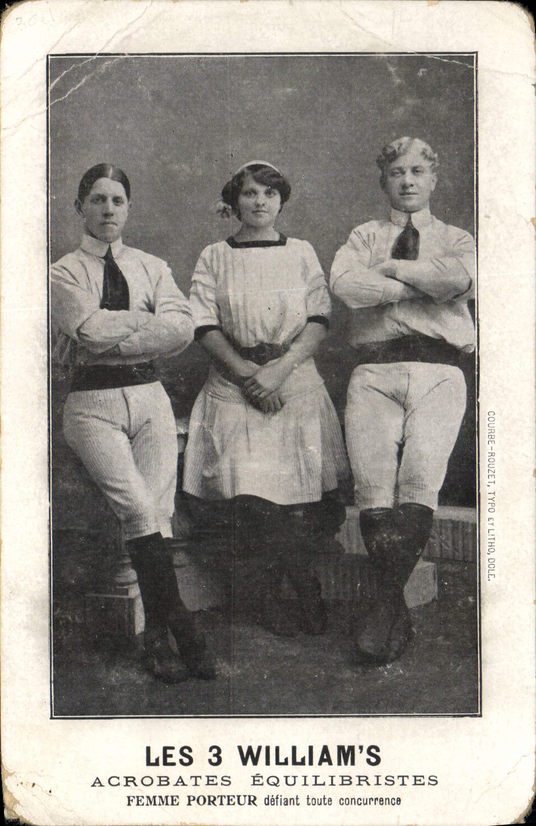 CPA Les 3 William's Acrobates equilibristes Femme porteur 